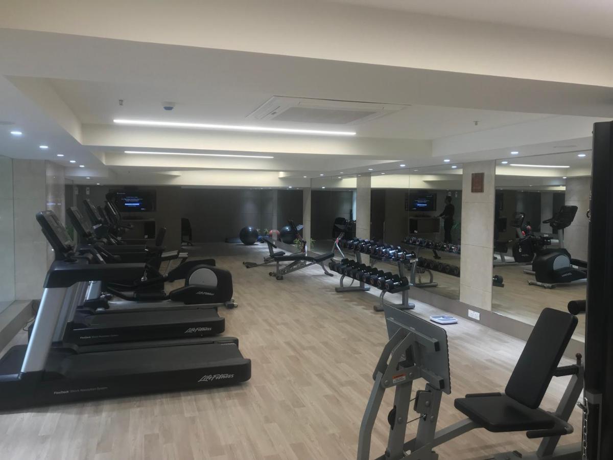 Ramada Plaza By Wyndham Lucknow Hotell Exteriör bild