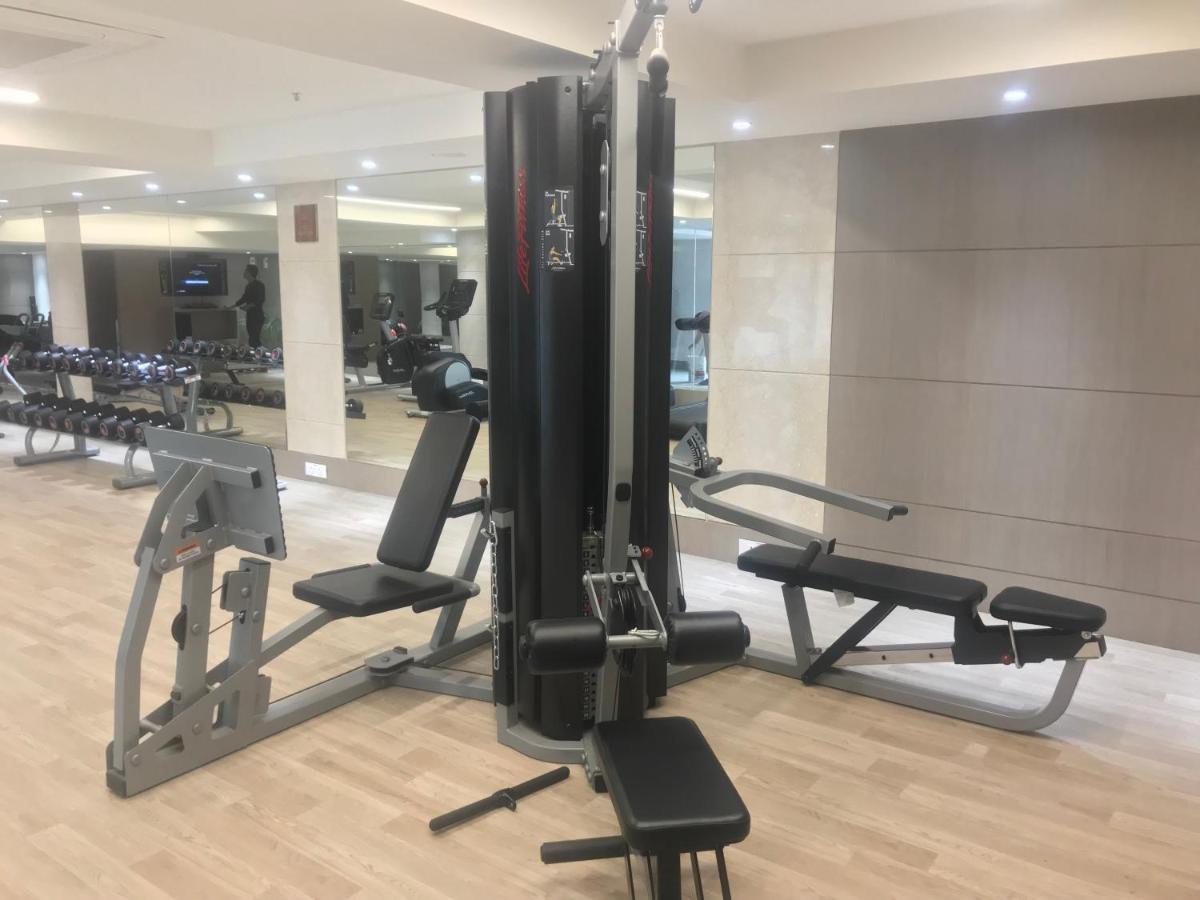 Ramada Plaza By Wyndham Lucknow Hotell Exteriör bild
