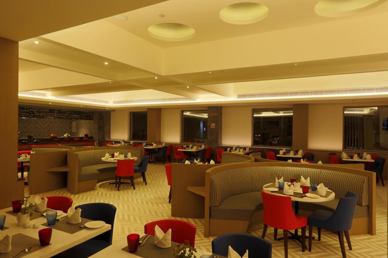 Ramada Plaza By Wyndham Lucknow Hotell Exteriör bild