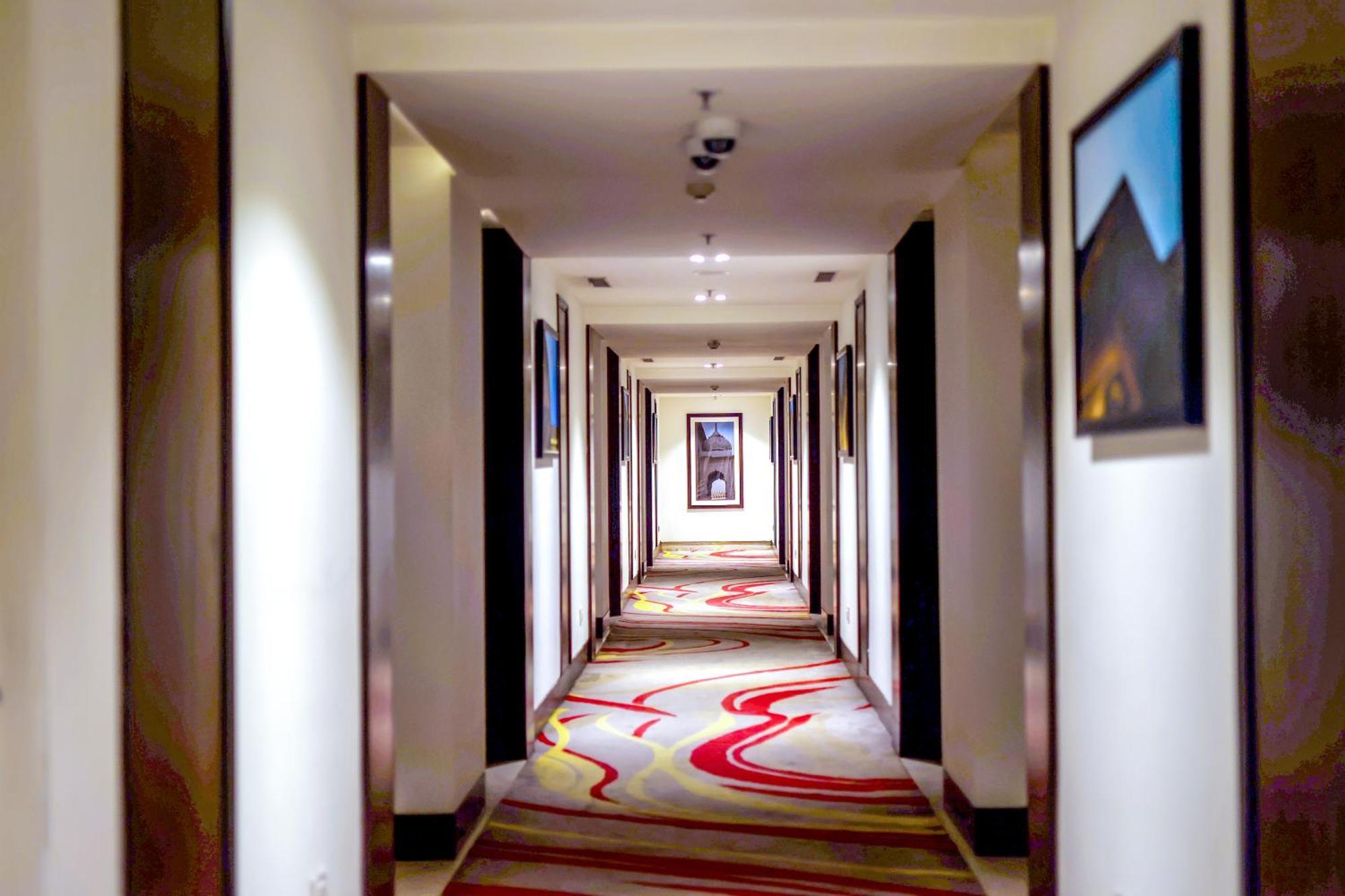 Ramada Plaza By Wyndham Lucknow Hotell Exteriör bild