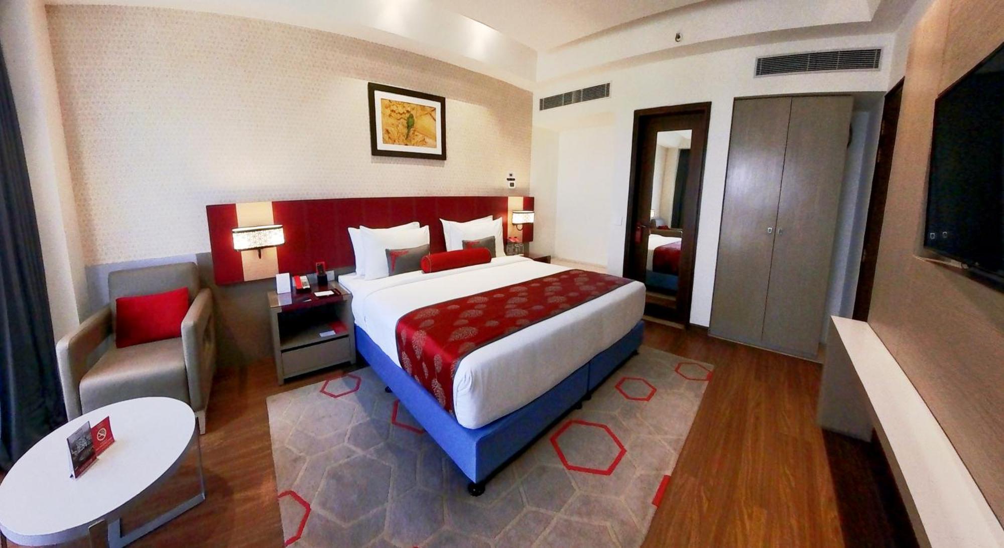 Ramada Plaza By Wyndham Lucknow Hotell Exteriör bild