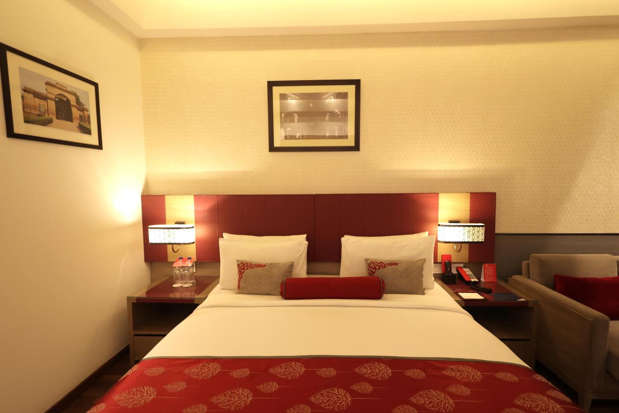 Ramada Plaza By Wyndham Lucknow Hotell Exteriör bild