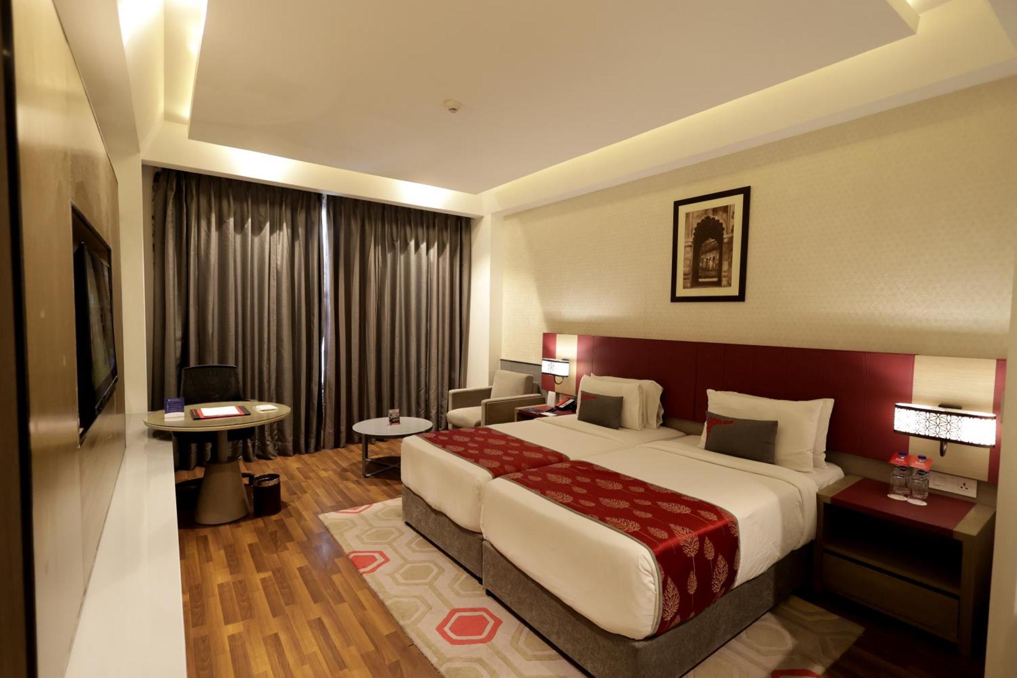 Ramada Plaza By Wyndham Lucknow Hotell Exteriör bild