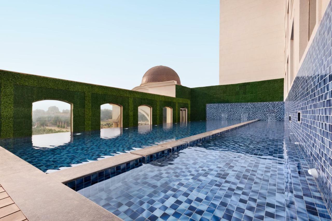 Ramada Plaza By Wyndham Lucknow Hotell Exteriör bild