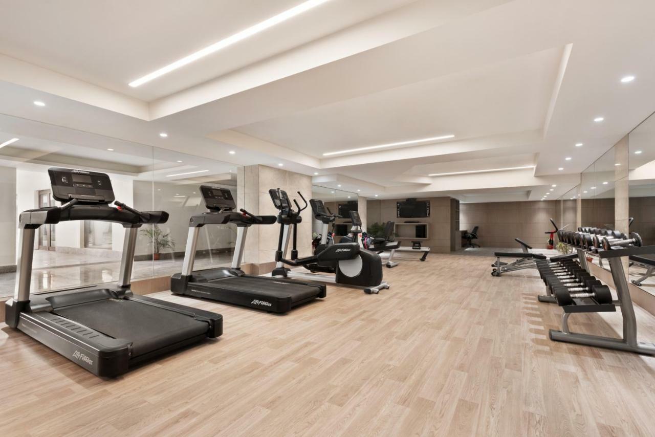 Ramada Plaza By Wyndham Lucknow Hotell Exteriör bild