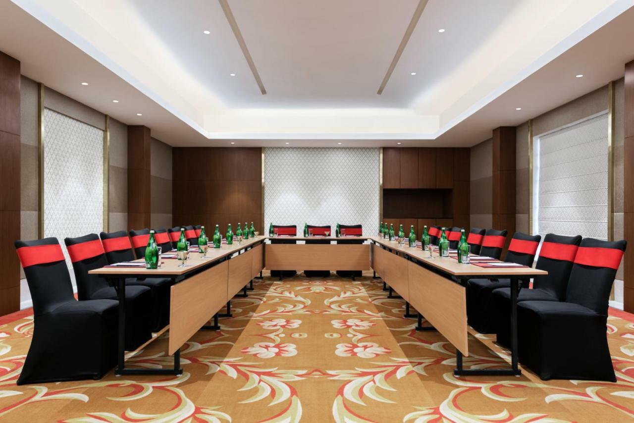 Ramada Plaza By Wyndham Lucknow Hotell Exteriör bild